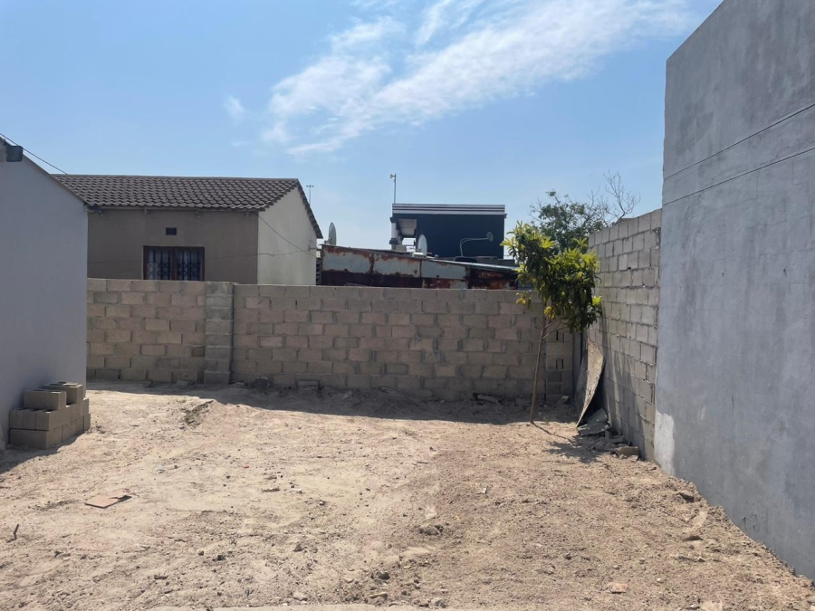 2 Bedroom Property for Sale in Umrhabulo Triangle Western Cape